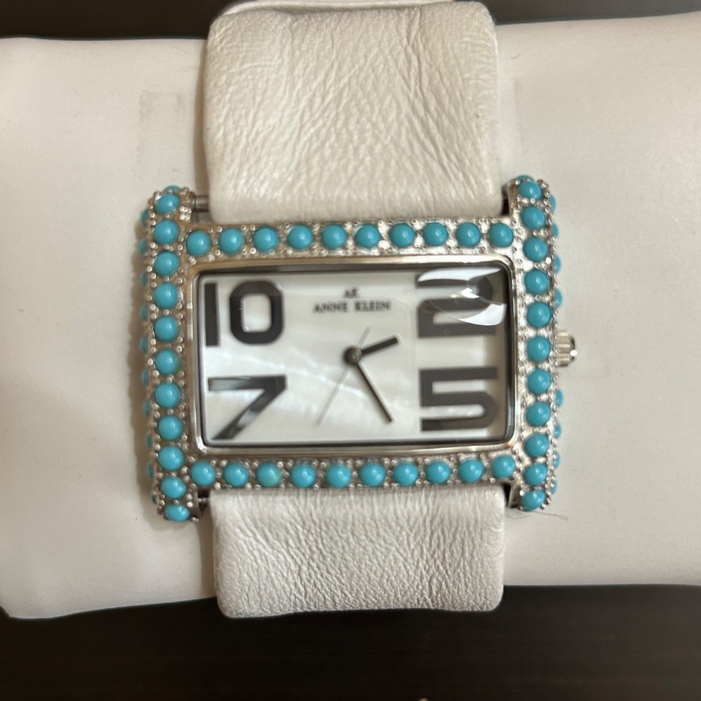 Watch - Picture 2 of 5